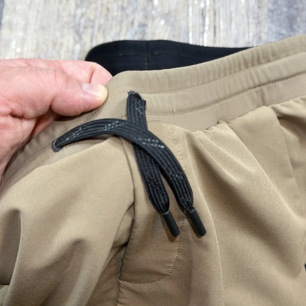 UNRL Apex Pants Mens Medium Tan Tapered Athletic Joggers Stretch Performance